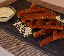 Чесночные гренки с соусом блю-чиз