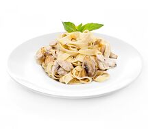 Паста с курицей и грибами