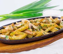 Картофель, жаренный с грибами