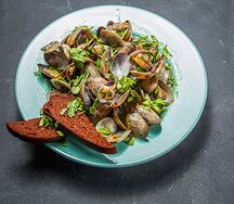 Мидии вонголе в чесночном соусе