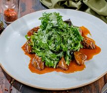 Теплый салат Руккола с куриной печенью