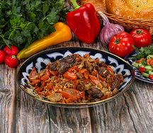 Плов, салат и лепёшка