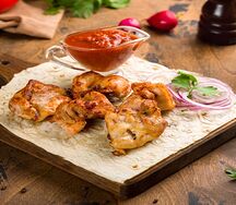 Шашлык Куриный, маринованный в собственном соку, прожаренный на открытом огне с сохранением сока и вкуса