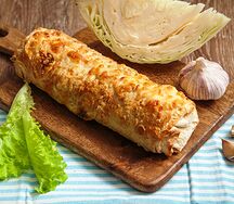 Рулет из лаваша с говядиной и овощами