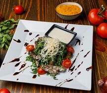 Теплый салат с телятиной