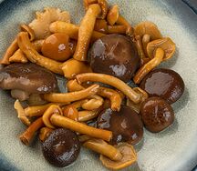 Ассорти маринованных грибов