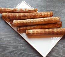 Вафельная трубочка с вареной сгущенкой