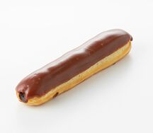 Эклер шоколадный