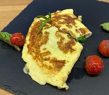 Омлет фаршированный зеленью и сыром