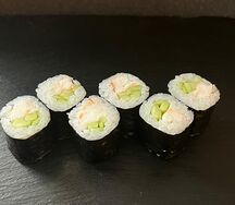 Ролл с креветкой и огурцом