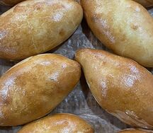 Булочка с яйцом и луком