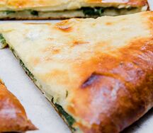 Пирог с сыром и зеленью