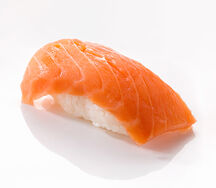 Суши с копченым лососем