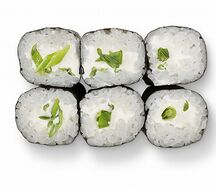 Мини-ролл со сливочным сыром и луком