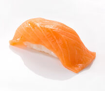 Суши с лососем