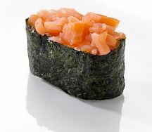 Суши с копченым лососем