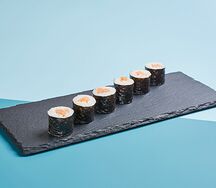 Мини-ролл с копченым лососем