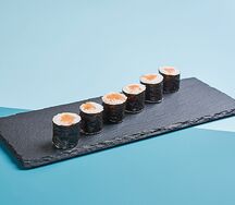 Мини-ролл с лососем