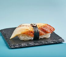 Суши с угрём