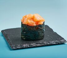 Суши острые с лососем