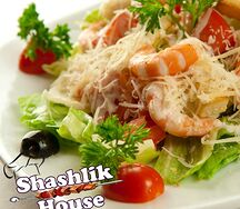 Салат Цезарь с креветками