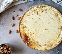 Пирог с маком и творожным муссом
