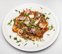 Вок с морепродуктами