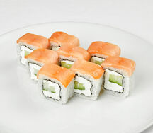 Ролл Филадельфия с копченым лососем