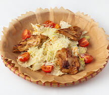 Салат Цезарь с курицей