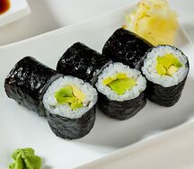 Ролл с авокадо