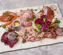 Мясное ассорти закусок