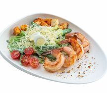 Салат Цезарь с креветками