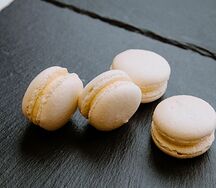 Пирожное макарони ванильное