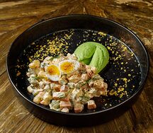 Оливье с копчёными колбасками 