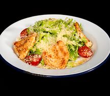 Салат Цезарь с курицей