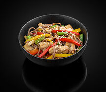 Соба с курицей в устричном соусе