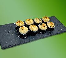 Запеченный ролл с копченым кальмаром