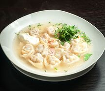 Пельмени в бульоне