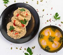 Тыквенный суп и гедзе с креветкой