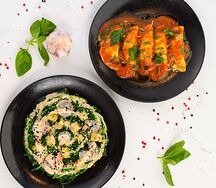 Салат с чукой и гедза с крабом
