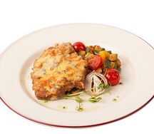 Свинина с грибным жюльеном под сыром