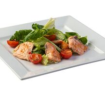 Теплый салат с лососем