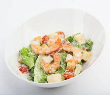 Салат Цезарь с креветками