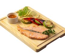 Филе лосося с овощами