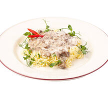 Бефстроганов с белыми грибами