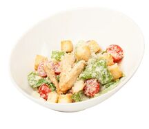 Салат Цезарь с курицей