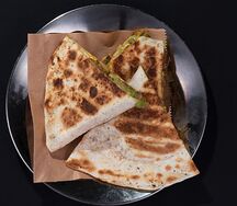 Кесадилья с курицей и сыром