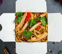 По-китайски с курицей и яичной лапшой