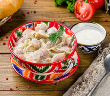 Пельмени с бульоном