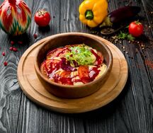 Сулугуни, запеченный с помидором и зеленью